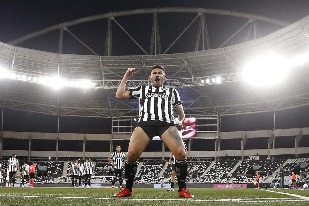 Botafogo vence a Chapecoense com gol de Tiquinho e brilho de Anderson no Nilton Santos