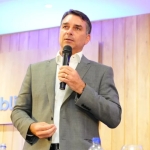 Flávio Bolsonaro é investigado no STF por suspeita de lavagem com advogado do caso INSS