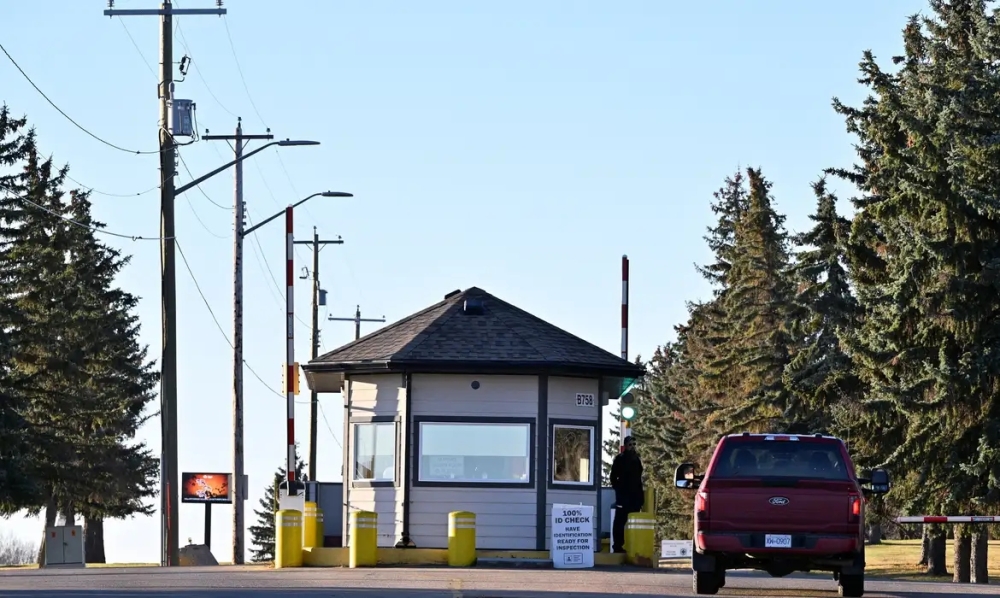 Incêndio em base militar de Alberta deixa mortos e feridos no Canadá