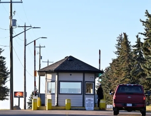 Incêndio em base militar de Alberta deixa mortos e feridos no Canadá