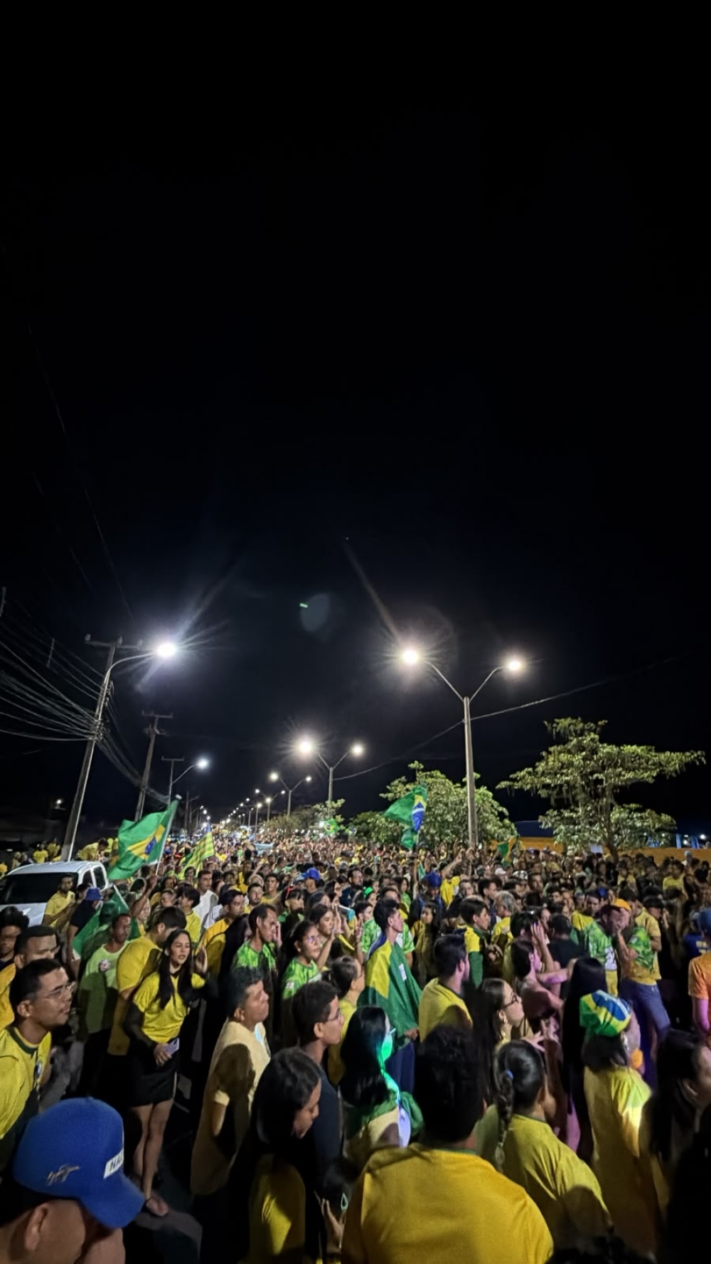 Direita reúne quase 30 mil  pessoas em Parnaíba durante  ato de apoio a Flávio Bolsonaro