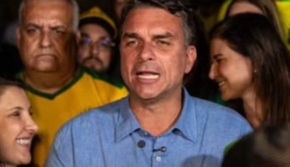 Flávio apaga posts em que chamava Bolsa Família de bolsa-farelo e acusava PT de comprar votos