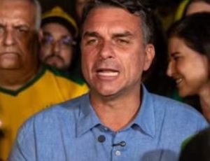 Flávio apaga posts em que chamava Bolsa Família de bolsa-farelo e acusava PT de comprar votos