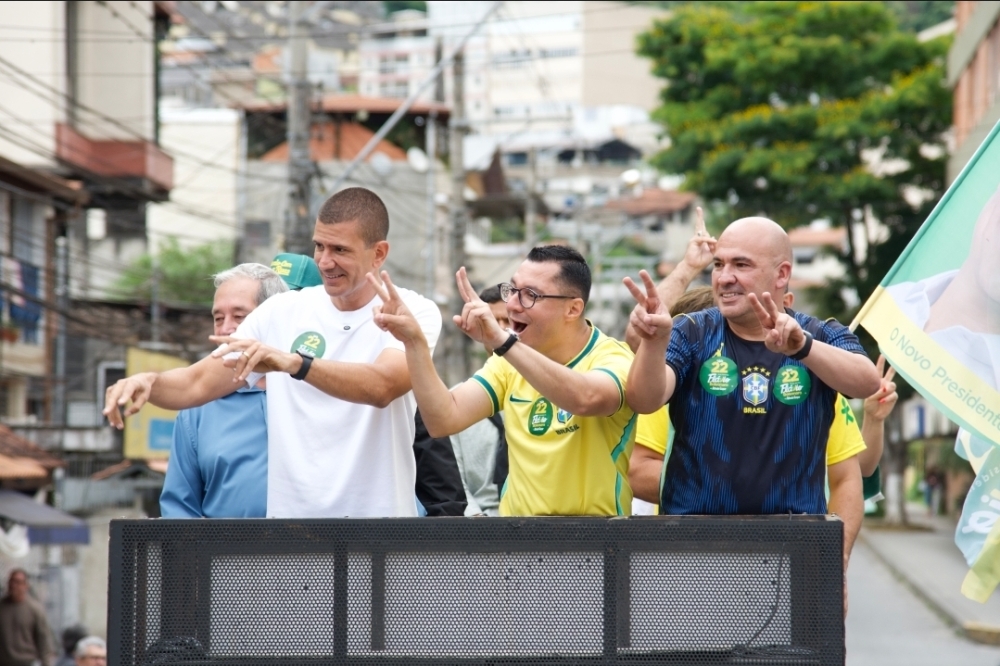 Douglas Ruas comanda carreata em Nova Friburgo em apoio a Flávio Bolsonaro