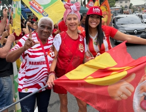 Francine Montibelo leva bateria do Porto da Pedra ao CarnaLula, em São Gonçalo