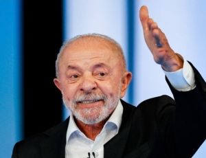 Eleições Cobrado por Lula sobre Ana Clara, Flávio Bolsonaro chama a mãe pelo nome da filha morta