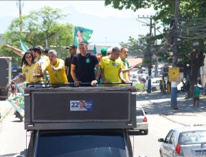 No último dia de campanha, Douglas Ruas percorre Baixada Fluminense em carreatas por Flávio Bolsonaro