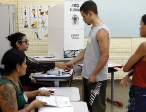 Brasileiros voltam às urnas no domingo para escolher presidente da República e seis governadores