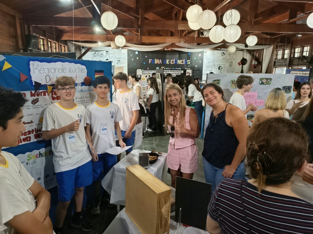 O CIEI - Colégio Integral Internacional de Educação está realizando sua feira de ciências e culturas