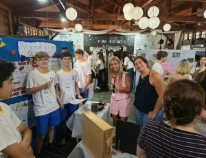 O CIEI - Colégio Integral Internacional de Educação está realizando sua feira de ciências e culturas
