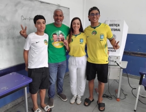 ELEIÇÕES 2026: Kelaine Goulart vota em Itaguaí acompanhada da família e demonstra confiança na mudança