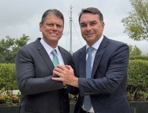 Derrota de Flávio enfraquece sua pretensão de herdar o bolsonarismo e abre disputa entre Tarcísio, Michelle e outras lideranças da direita