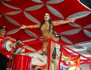 Rainha de bateria da Estácio de Sá, Alice Alves aposta em figurino dourado e intensifica preparação para o Carnaval 2027