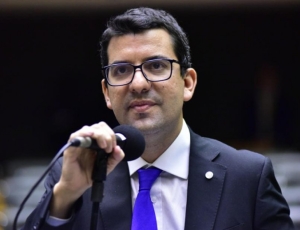 Deputado reeleito Marcelo Queiroz é alvo de buscas da PF em investigação sobre programa de castração de animais