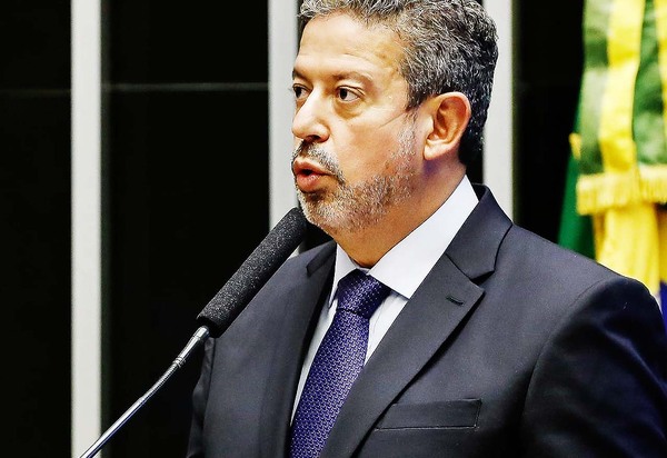 Discutir voto impresso ‘é perda de tempo’, diz Arthur Lira