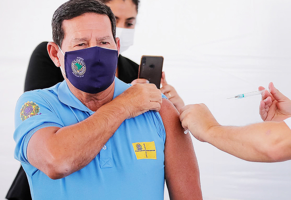 Mourão apoia ação da PF e se descola ainda mais de Bolsonaro