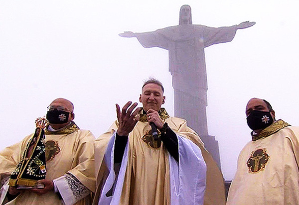 Com Padre Marcelo Rossi, Santa Missa é celebrada para comemorar 90 anos do Cristo Redentor