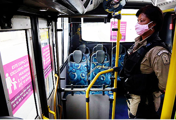 Prefeitura do Rio lança o BRT Rosa com espaço exclusivo para mulheres
