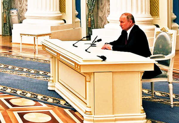Putin reconhece repúblicas separatistas no Donbas e reforça defesa contra Ucrânia