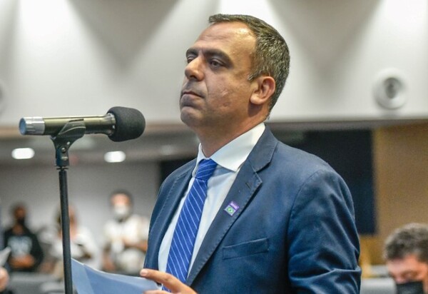 Deputado quer desobrigar uso de máscaras nas viagens da UBER