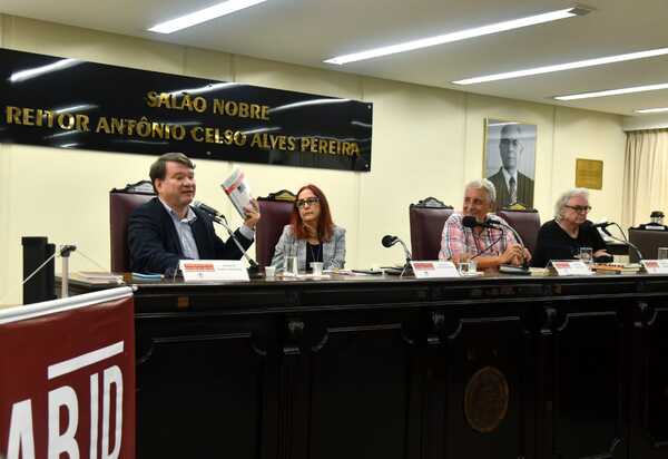 Debate lawfare agita Faculdade de Direito da Uerj no lançamento do livro Arapuca Estadunidense