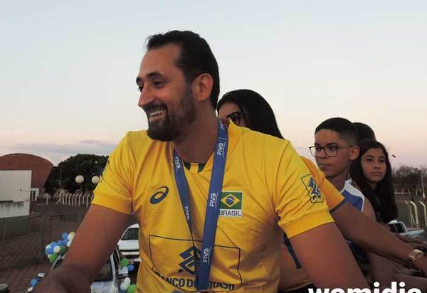 Alerj vai homenagear o campeão de vôlei Mauricio Souza com Medalha Tiradentes