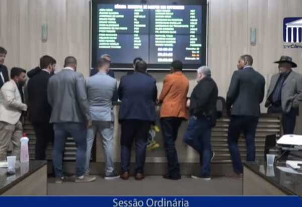 Tribunal de Justiça cassa liminar e autoriza processos de perda de mandato contra vereadores de oposição em Campos