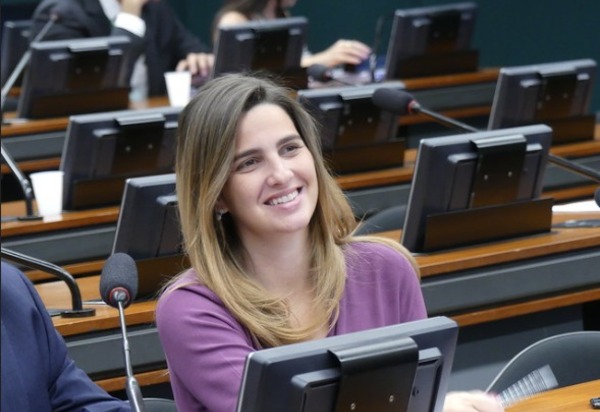 Câmara aprova parecer de deputada Clarissa a favor de parcelamento de multas de trânsito