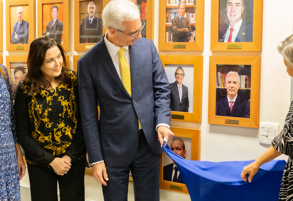 Retrato do desembargador Wagner Cinelli é inaugurado na Galeria de Conferencistas Eméritos da EMERJ