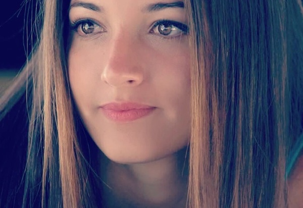 A jornalista internacional Caroline Mafra é a Gata da Hora