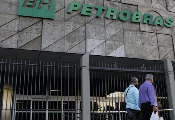 Petrobras reduz em 11,6% preço do querosene de aviação