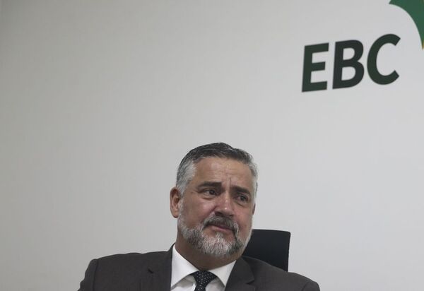 Ministro defende separação entre comunicação pública e de governo