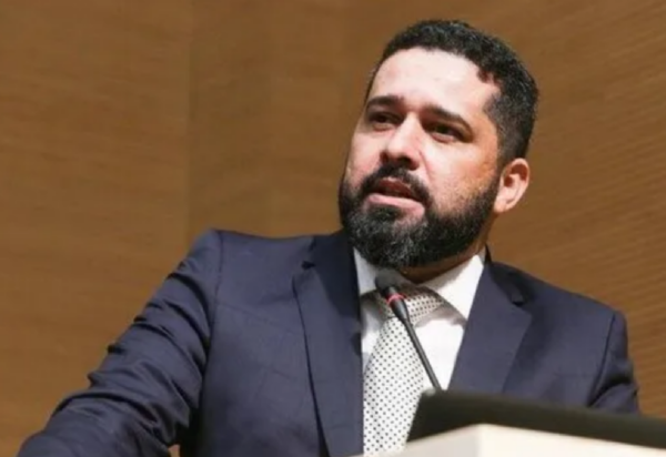 Fabiano Silva, do Prerrogativas, será o novo presidente dos Correios e nomeação vai ser anunciada nos próximos dias